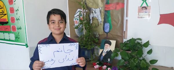 اجرای پویش «جانم فدای رهبر» در آموزشگاه شهید محمد منتظر قائم خاتم 