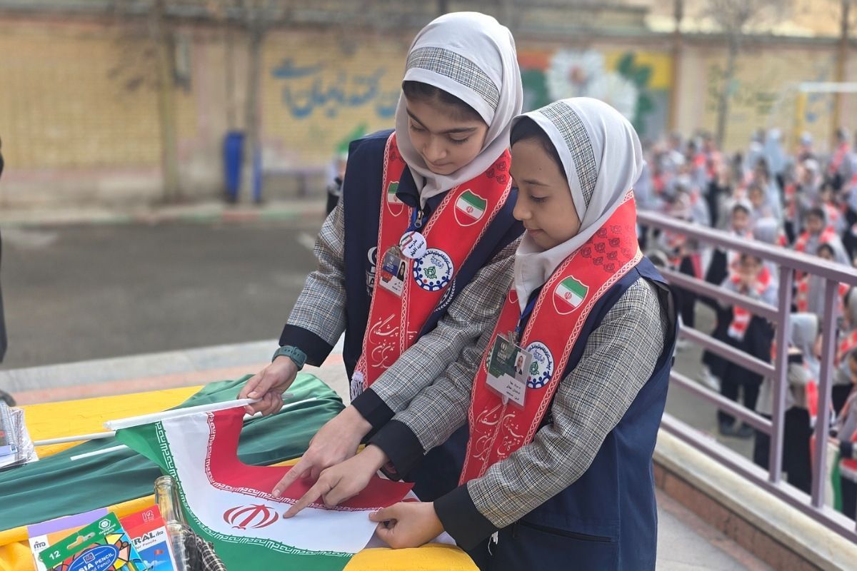 جشن پیروری انقلاب اسلامی در دبستان شهید آقچه‌لو رباط‌کریم