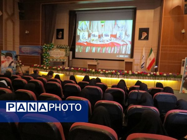 دیدار مشاور وزیر در امور زنان با دانشجویان دانشگاه فرهنگیان 