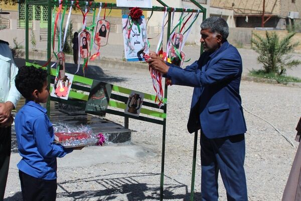 زنگ سپاس از معلم در حاجی‌آباد نواخته شد