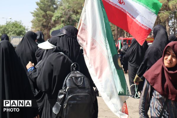 زائرانِ نرسیده به حریم؛ خروشِ اربعینی‌ها در قلبِ نیشابور