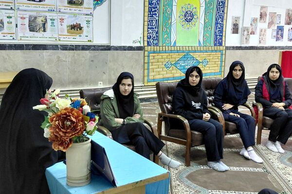 فیروزکوه؛ میزبان نماز جماعت و گفتمان‌های دینی در محیط مدرسه