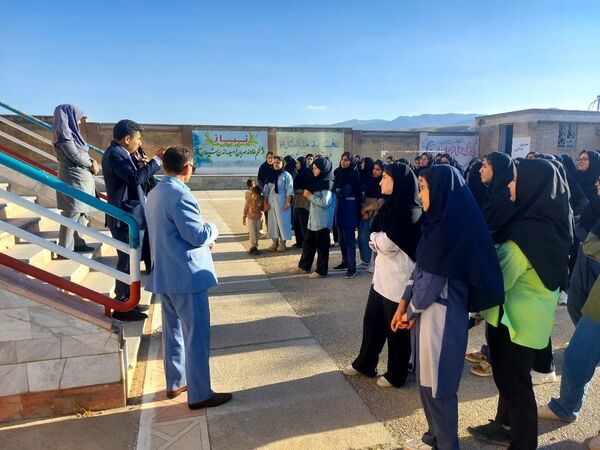 برگزاری جلسه آیین‌نامه انجمن اولیا و مربیان در دبیرستان خدیجه کبری منطقه زاغه