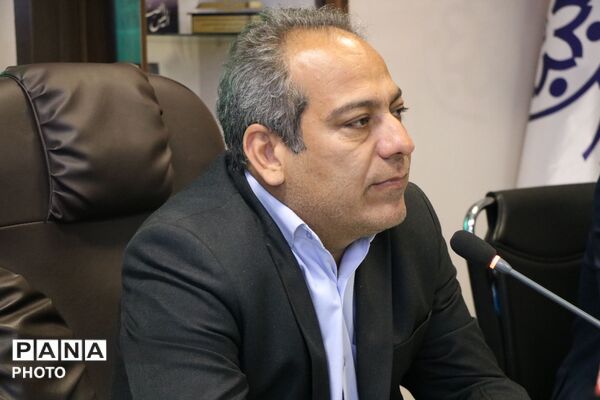 نشست رئیس اداره آموزش و پرورش ناحیه ۷ مشهدبا دانش‌آموزان خبرنگاران خبرگزاری پانا 