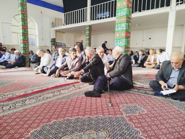 جلسه هادی هاشمی‌نیا با اهالی محله ده‌محسن؛ تأکید بر رفع مشکلات زیرساختی و خدمات شهری