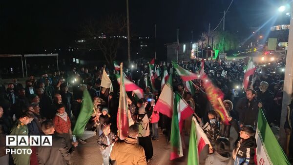 اجتماع مردمی و همخوانی سرود ملی در شهربار نیشابور