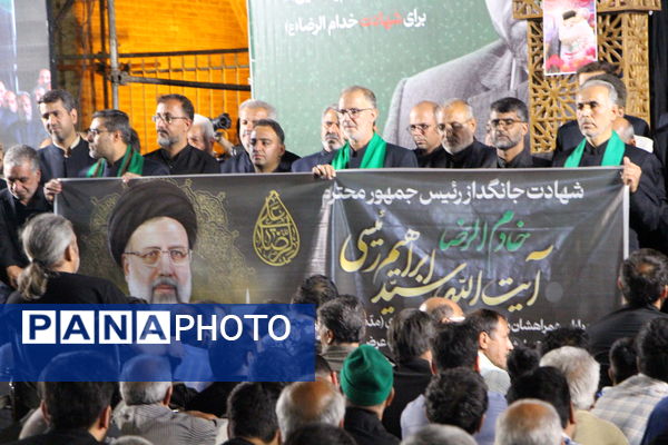 اجتماع مردم یزد در سوگ سیدالشهدای خدمت