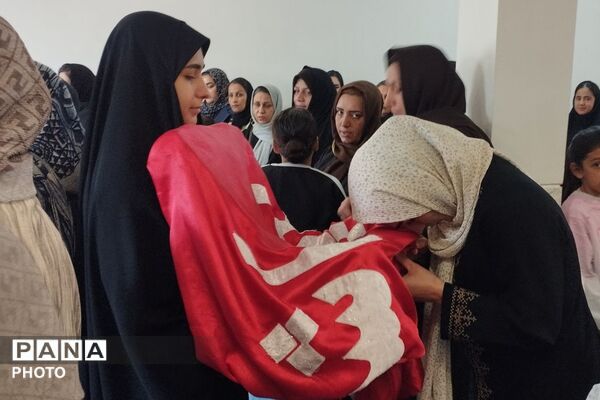 تجلیل از دانش‌آموزان برتر حجاب به مناسبت میلاد حضرت زینب (س) در بهارستان‌دو