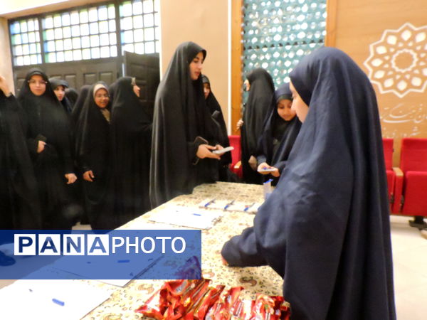 دیدار حجت‌الاسلام قمی با جمعی از دانش‌آموزان و نوجوانان استان یزد