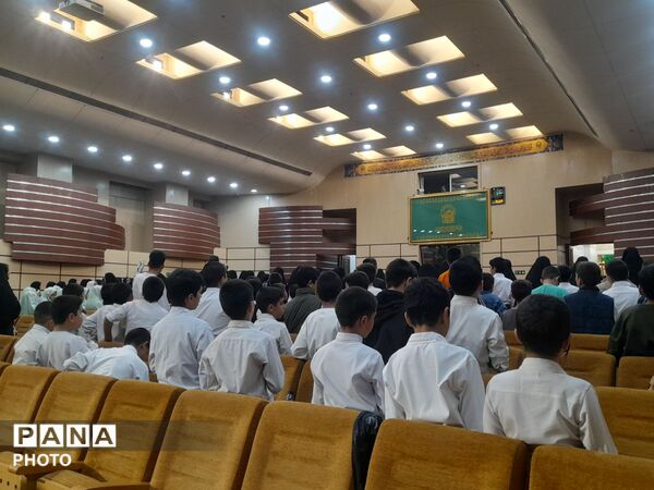 فرشتگان‌زمینی در محفل ملکوتی قرآن و نماز