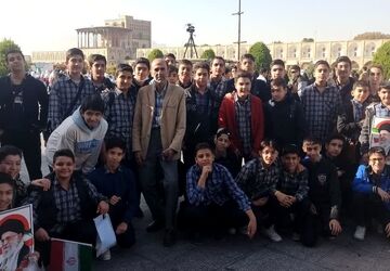 دانش‌آموزان اصفهانی با حضور پرشور خود در راهپیمایی حماسه آفریدند 