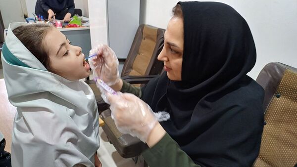 اجرای طرح وارنیش فلوراید در دبستان لطیفه 
