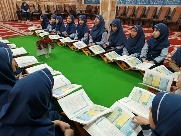 محفل انس با قرآن کریم در دبستان شاهد کوثر