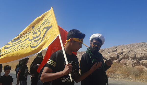  کاروان زائرین پیاده دانش‌آموزی در نیشابور