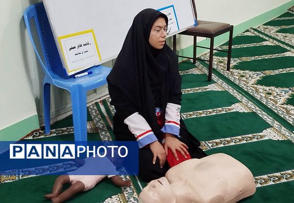 کلاس های آموزش عملی منتخبین سفیران سلامت مدارس شهرستان کاشمر 