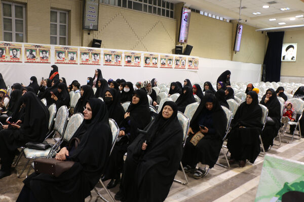 رونمایی کتاب «از مدرسه تا سنگر» در قم