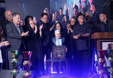 چله‌نشینی اهالی هنر برای اکبر عبدی؛ رونمایی از تندیس مرد هزارچهره سینمای ایران در شبی ماندگار