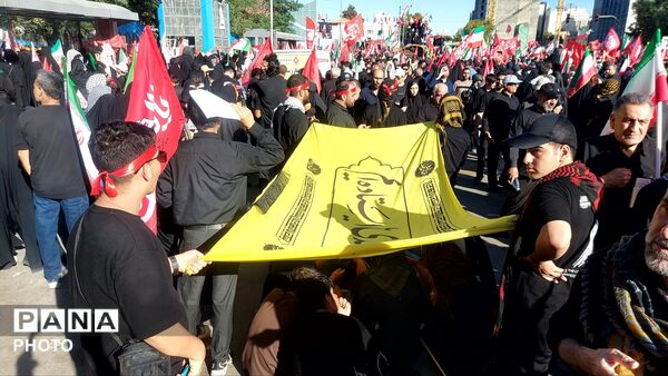  مراسم وداع با پیکر مطهر رهبر شهید