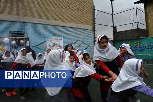 برگزاری مسابقات ورزشی ویژه اولیای دانش‌آموزان دبستانی در ناحیه ۲ بهارستان