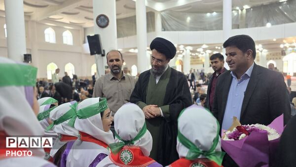 شکوه پاسداشت مقام معلم با حضور دانش‌آموزان و مسئولان آموزش و پرورش شهرستان نظرآباد