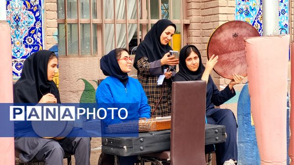 عطر نرگس در دبیرستان طلیعه شاهد پیچید