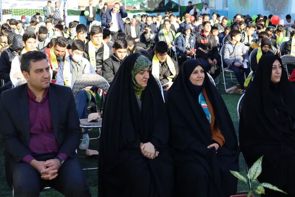 آیین نمادین نواختن «گلبانگ انقلاب اسلامی » در مدرسه احمد فتاحی ناحیه دو یزد