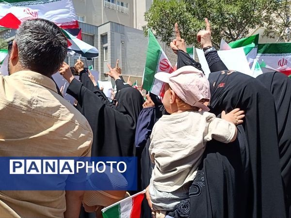 راهپیمایی جمعه خشم و نصر با حضور پرشور مشهد مقدس برگزار شد