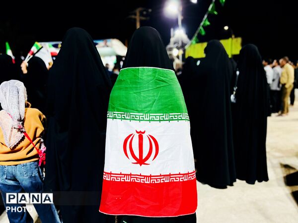 ایستادگی با چاشنی وحدت