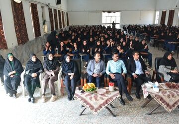 جشن روز معلم و نواختن زنگ سپاس معلم در دبیرستان سمیه