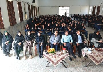 جشن روز معلم و نواختن زنگ سپاس معلم در دبیرستان سمیه