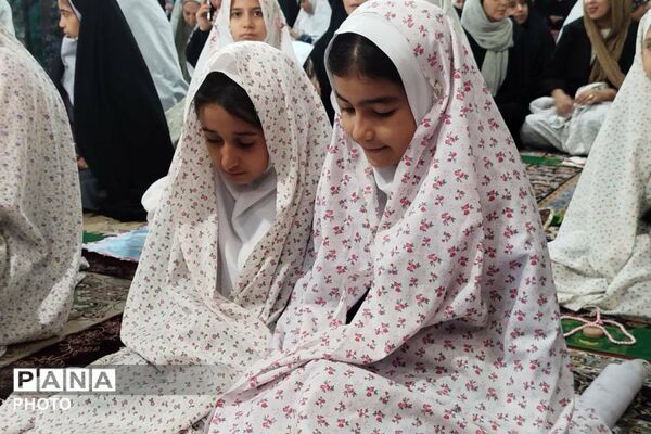 نسل نو در آینه ایمان؛ حضور دل‌نشین نوجوانان نماز جمعه بهارستان