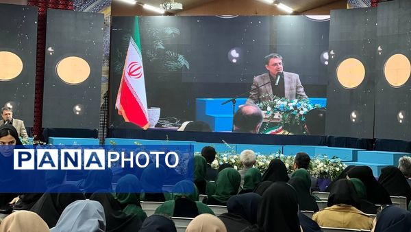 آیین تجلیل از برگزیدگان جشنواره های فرهنگی و هنری قطب خراسان در مشهد