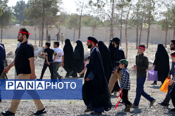 جلوه‌هایی از حضور نوجوانان در مراسم سالگرد ارتحال امام خمینی(ره)