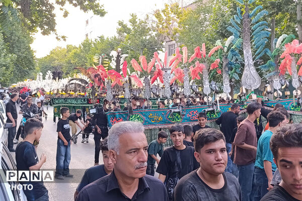 آیین باشکوه علم‌گردانی در غروب عاشورا 