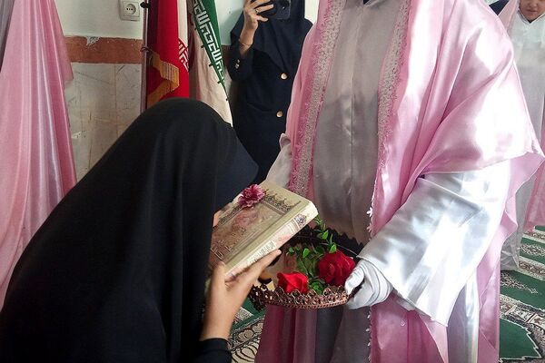 برپایی نماز جماعت مدارس کهریزک با حضور امام جمعه منطقه 