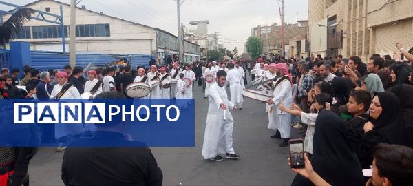 استقبال عزاداران حسینی از کاروان نمادین اسرای کربلا در قم