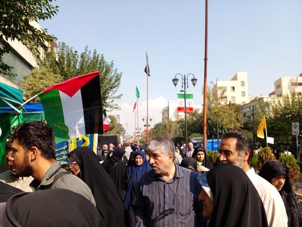 تشیع پیکر مطهر شهید عباس نیلفروشان با حضور پر شور مردم