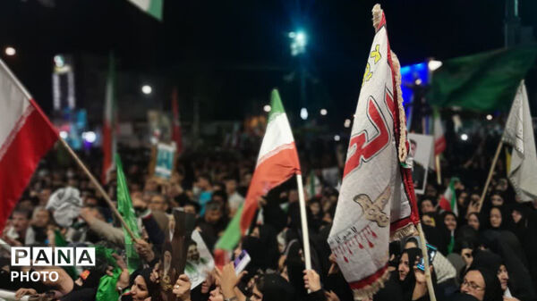 استقبال پرشور مردم کوهدشت از خادمان و پرچم متبرکه امام رضا(ع)