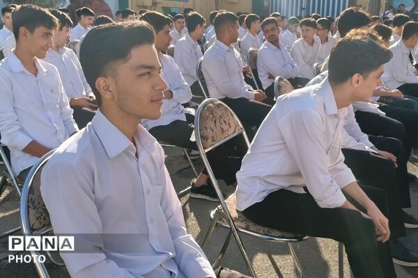 آغاز سال تحصیلی در دبیرستان نمونه دولتی شهدای علم و فناوری با عطر دفاع مقدس