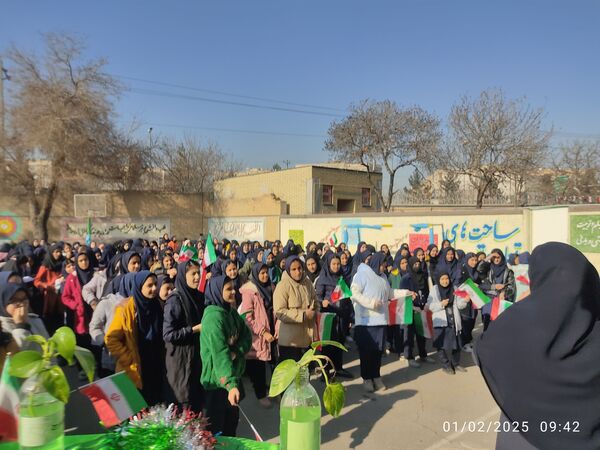 نواختن زنگ انقلاب در دبیرستان نوید ناحیه ۵ مشهد