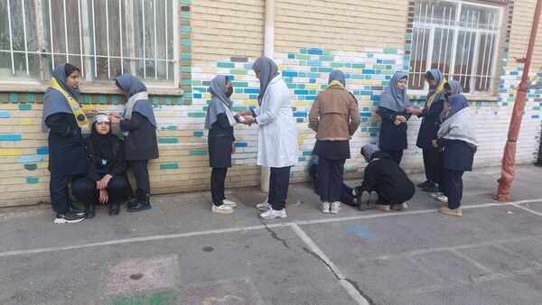 بیست و هفتمین مانور زلزله در دبیرستان دخترانه دانشور 2 