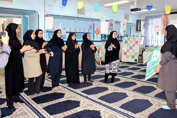 نمایشگاه بهداشت و سلامت‌روان در هنرستان شهدای گمنام
