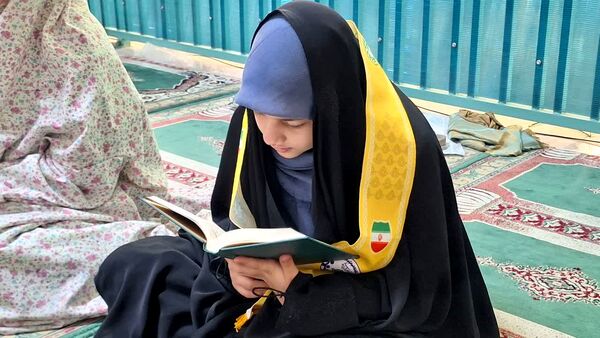مراسم روز سوم اعتکاف دانش‌آموزان دختر در مسجدالنبی کرج