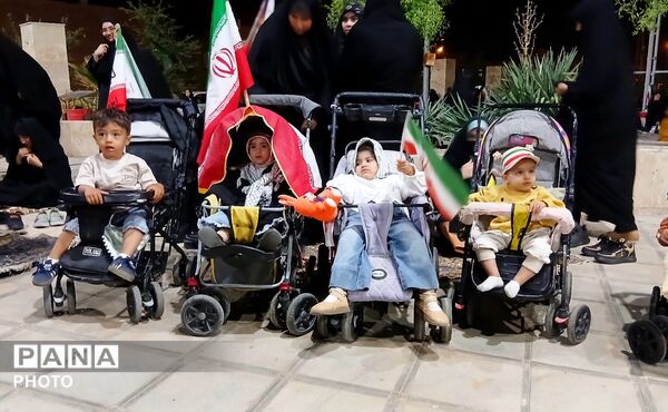 همراهی کودکان جعفرآباد تا آستان شهدای گمنام در شب هشتاد و یکم