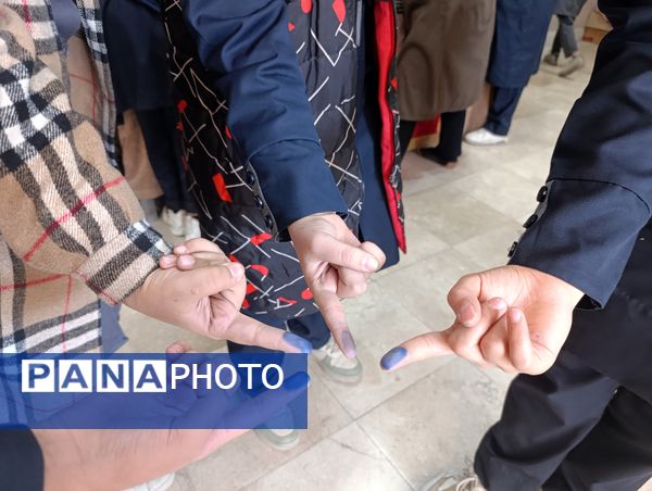 رقابت پرشور دانش آموزان در انتخابات شورای دبیرستان میرزا جعفر سروقد