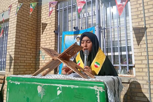 نمایشگاه بسته «ایرانمون» در دبیرستان نرجس یک