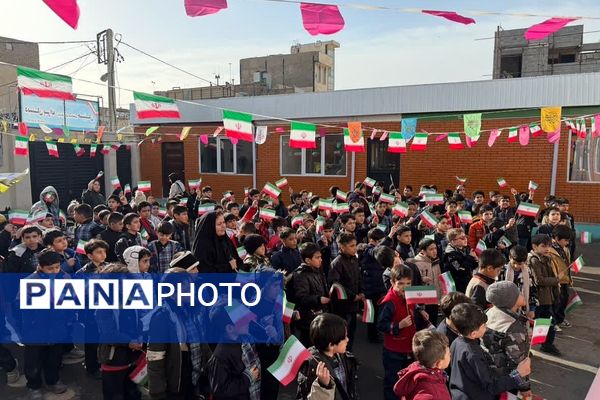 جشن انقلاب در ناحیه دو شهرری با حضور معاون پرورشی و فرهنگی شهرستانهای استان تهران 