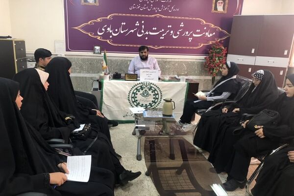 حضور دانش‌آموزان پای صندوق انتخابات هیات‌رئیسه شورای دانش‌آموزی