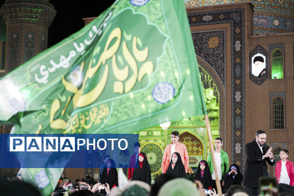 همخوانی سرود «سلام یا مهدی» با حضور ابوذر روحی در مسجد جمکران