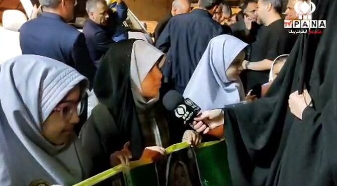استقبال معلمان و دانش آموزان ناحیه 3 قم از پیکر شهیدان لاریجانی 